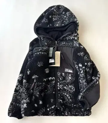 택 포함 새상품 프릭스스토어 별주 퍼스트 다운 페이즐리 보아 자켓