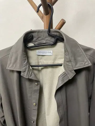 그레이 가죽 버튼업 셔츠