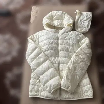 UNIQLO 울트라 라이트 다운 풀 집업 후드티 후드 화이트 M