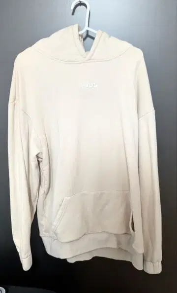 PVOT 베이지 후드 부착 후드티