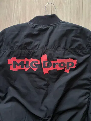 BTS의 MICDROP MA1 자켓
