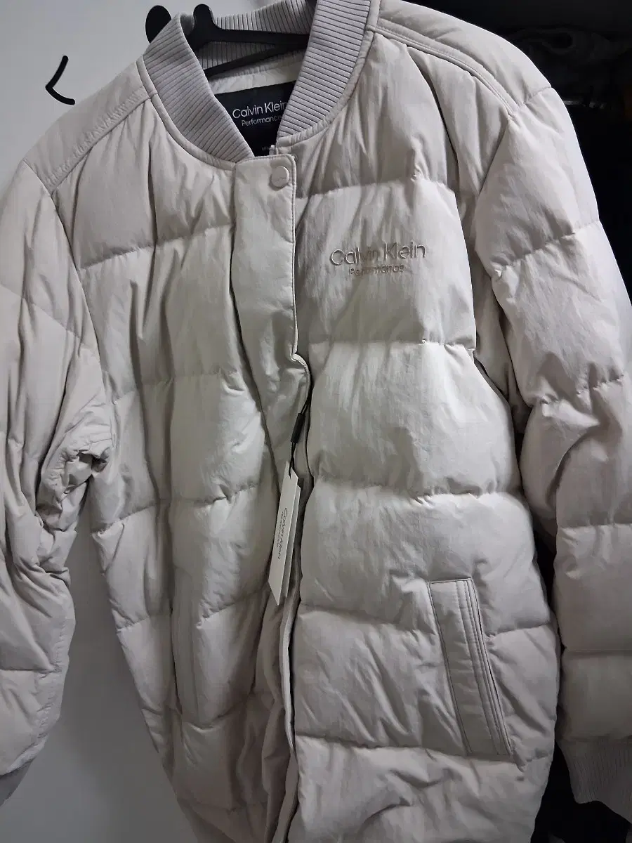 Women's jacket! Completely new product with tags still attached~~