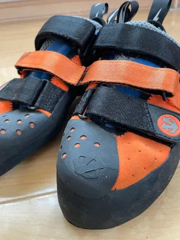 클라이밍 신발 오렌지/블랙 벨크로