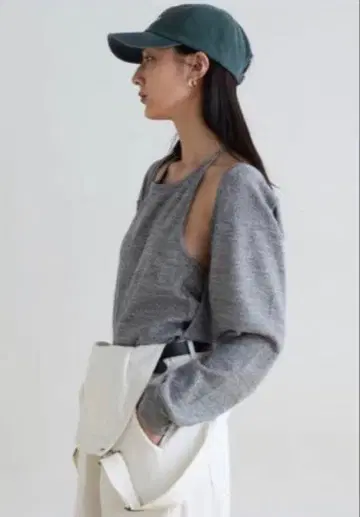 미사용 새상품급 시루무린 플라이 레이어드 홀터 상의 헤더 그레이