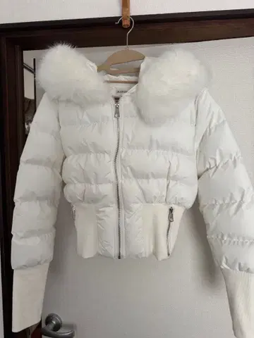 BLACK QUEEN 허리라인 숏 다운