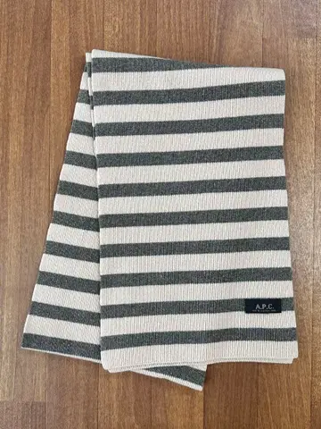 새상품급! A.P.C. 스트라이프 니트 머플러 & 그로브 세트
