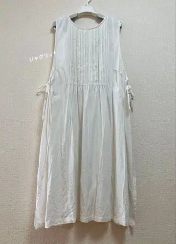 에이프런 원피스 사이드 열림 리본 화이트 레이어드