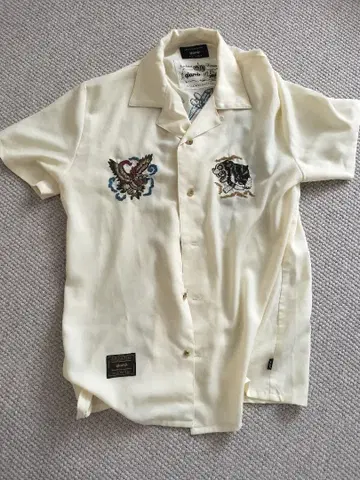 glamb x 죠죠의 기묘한 모험 반팔 셔츠