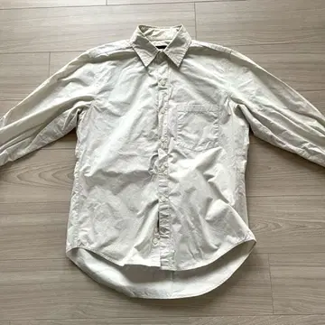 라이트 그레이 버튼 다운 긴팔 셔츠