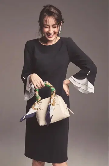 JUSGLITTY 그레이 3/4 소매 원피스 수트