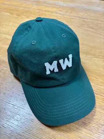 토모사카 리에 브랜드 캡