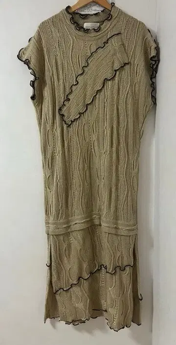 RECIRCLE PROJECT 슬리브리스 원피스 베이지 모리