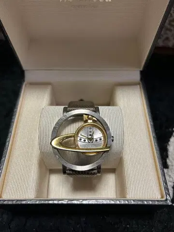 비비안 웨스트우드 시계