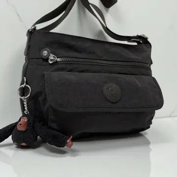 새상품급 키플링 숄더백 경량 몽키 참 블랙