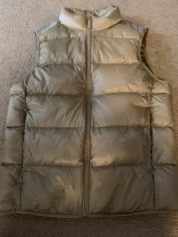 유니클로 울트라 라이트 다운 베스트 와이드 퀼트 S