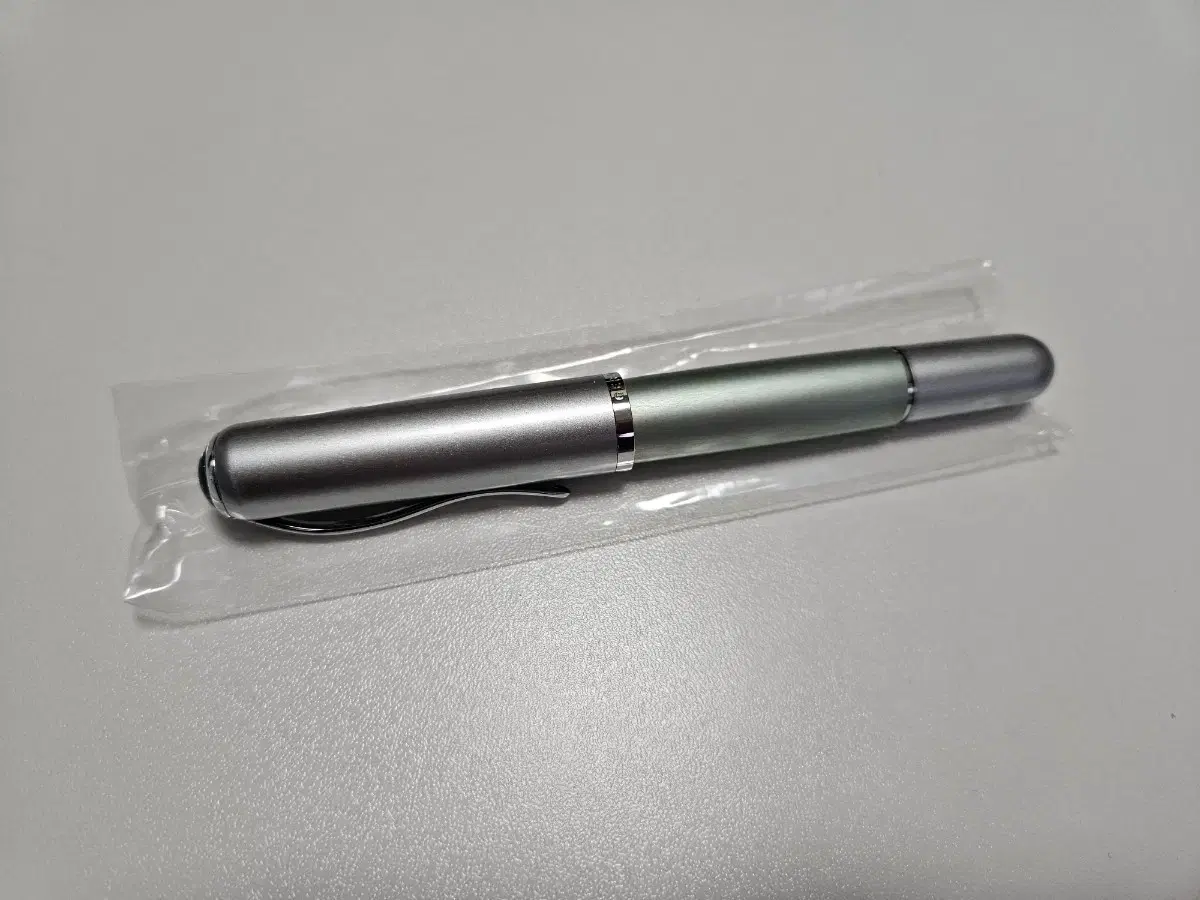 Pelikan Epoch P360 Jade Green M Nib Fountain Pen