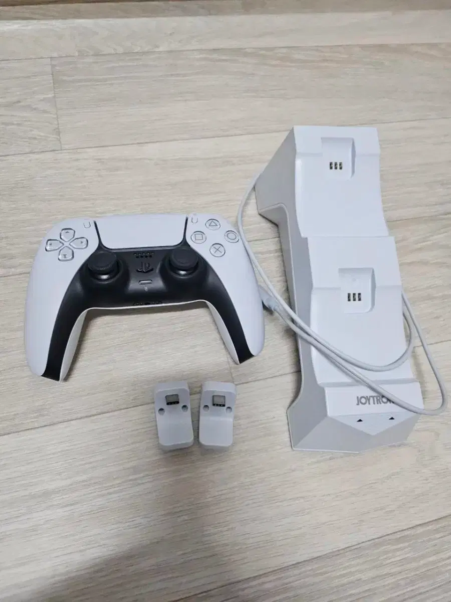 PS5 PlayStation 5 DualSense Controller + Joytron Charger