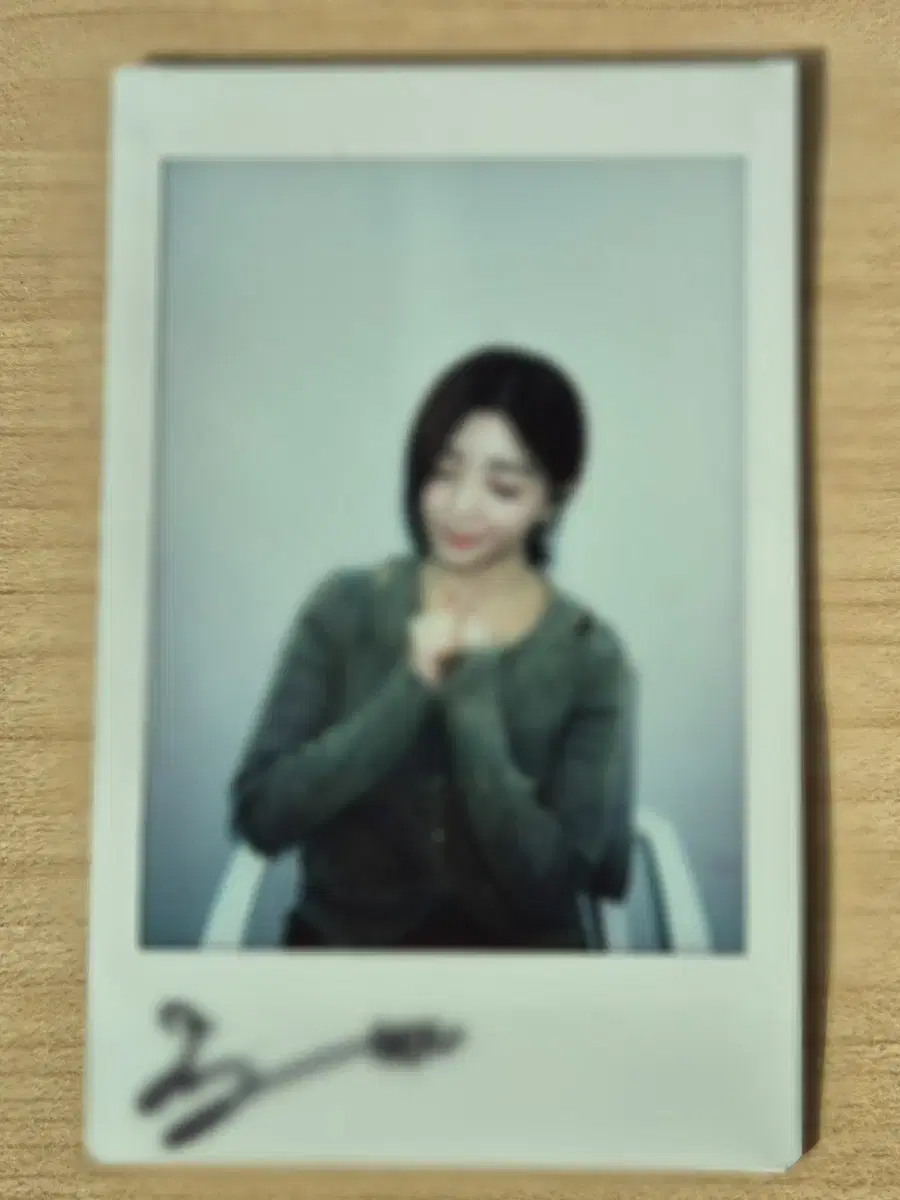 251014 Triples Sohyun sign polaroid sign polaroid for sale