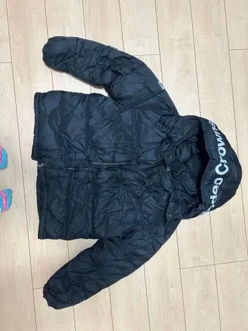 로데오 크라운즈 블랙 다운 자켓