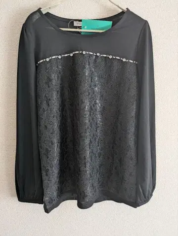 레이스 장식의 블랙 긴팔 상의