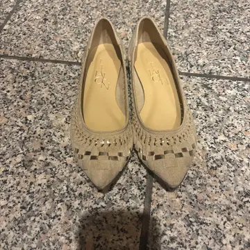 [새상품급] 르 탈론 (LE TALON) 베이지 스틸레토 신발