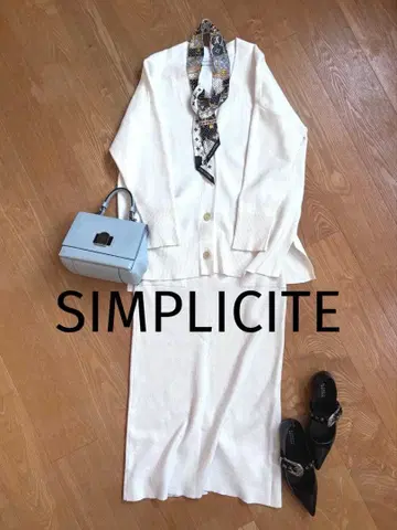 화이트 니트 가디건 & 스커트