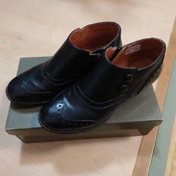 REGAL 블랙 가죽 부티