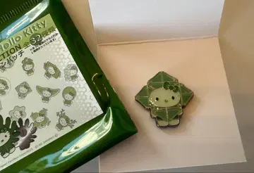 만박 헬로키티 핀 배지 모키티 렌마니아