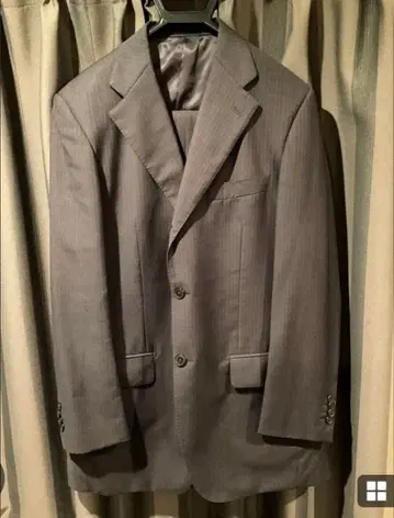 크리스찬 오라니 쓰리 버튼 싱글 수트 그레이 스트라이프 92YA6