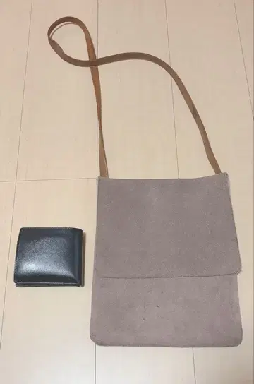 스웨이드 숄더백