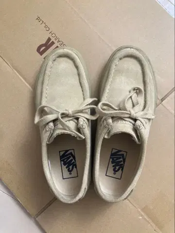 Vans 베이지 스웨이드 로우컷 스니커즈