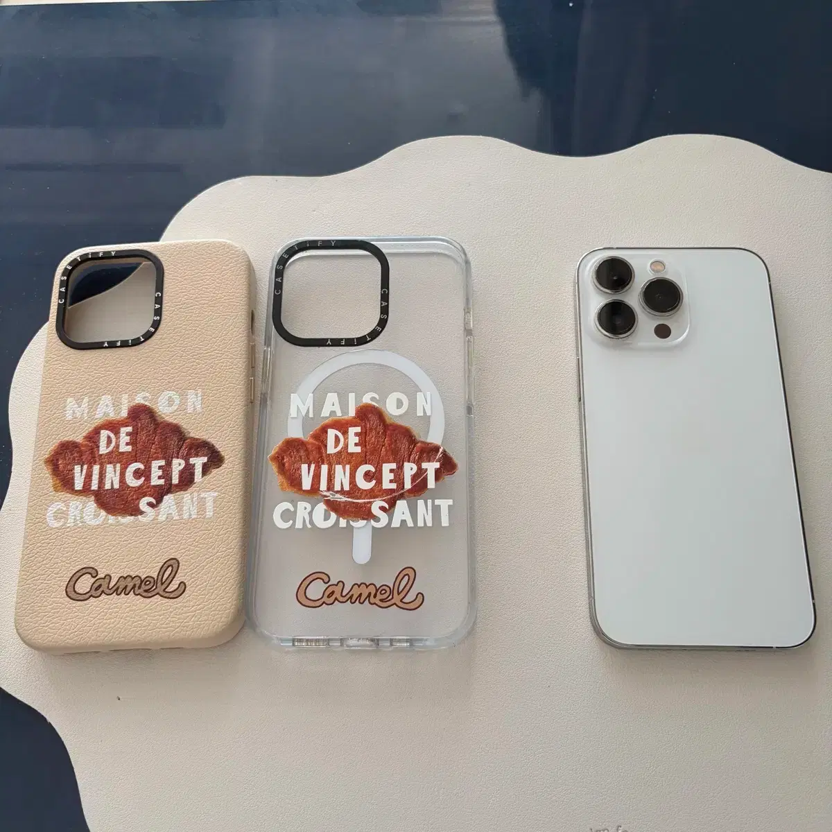 iPhone 13 Pro 128 + 2 Casetify cases