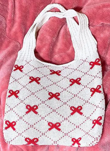 리본 무늬 화이트 토트백