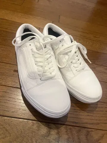 화이트 가죽 스니커즈