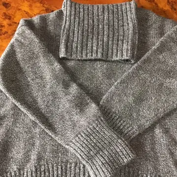 브라운 터틀넥 니트