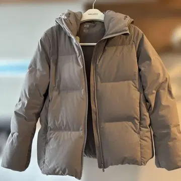 유니클로 심리스 다운 자켓 M