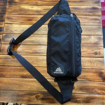 GREGORY 블랙 바디백