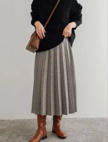 어반 리서치 도어스 울 라이크 플리츠 스커트