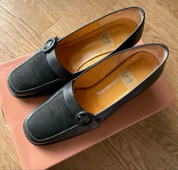 잉그 힐 로퍼 펌프스 22.5 블랙