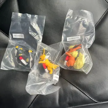 포켓몬 제일복권 F상 길거리 산책 챠라링 프렌드 블래키 부스터 썬더