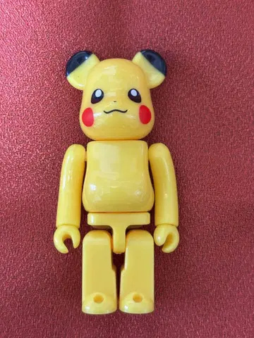 베어브릭 피카츄 100%
