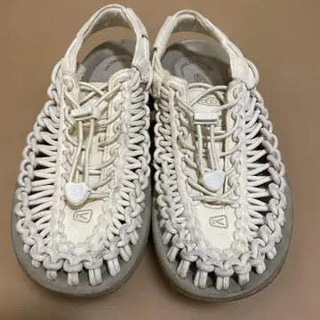 KEEN 꼬임 디자인 샌들 화이트 24cm