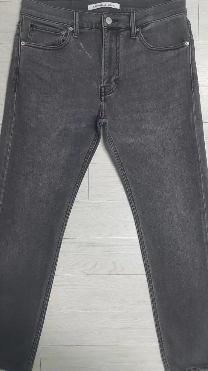 CK Calvin Klein (4-way stretch) imported denim 32 inches (No.789) dry cleaned!