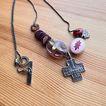 새상품급 GEM KINGDOM 목걸이 크로스 모티브 쉘 로자리오