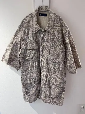 파크 옷장 카모플라쥬 프린트 반팔 루즈 셔츠 시착