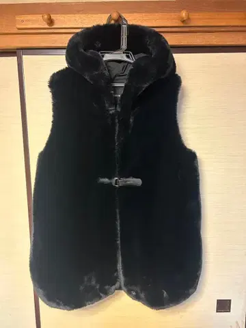 M.I.D 퍼 다운 베스트 블랙 M 사이즈