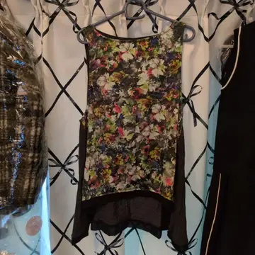 새상품 택 포함! Q 디지털 프린트 꽃무늬 슬리브리스 튜닉