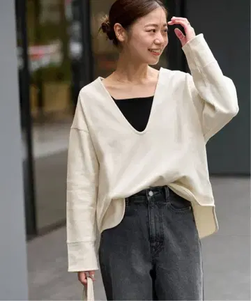 저널 스탠다드 레리움 클리어 쭈리 딥 V 풀오버 맨투맨