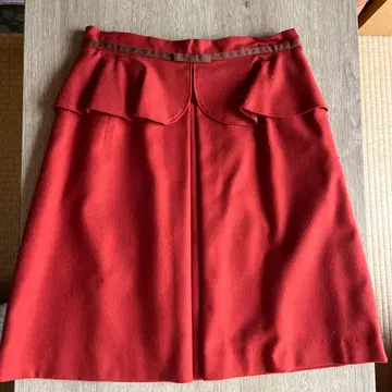 빨간색 미디 스커트 S 사이즈