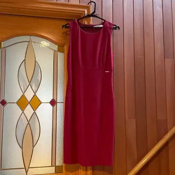 마렐라 스포츠 빨간색 슬리브리스 무릎 기장 원피스